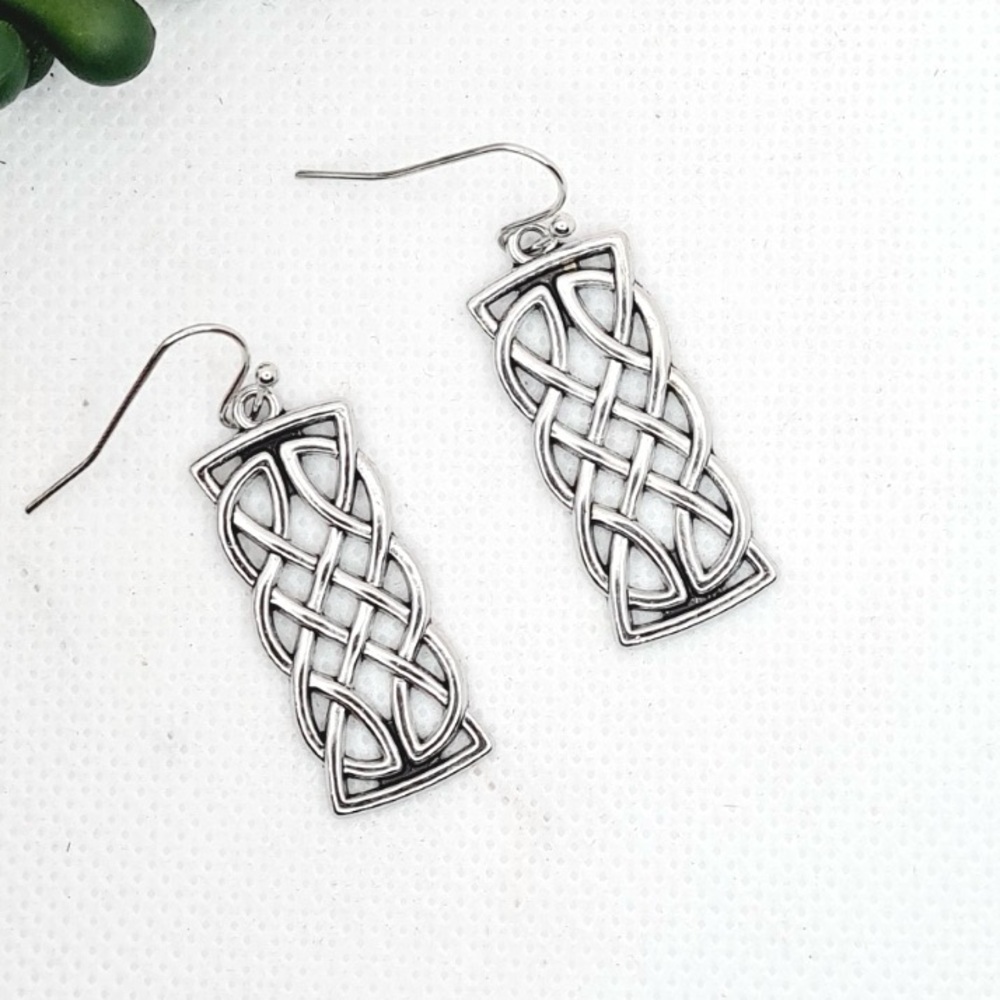 NEW The Saylor dangle Earrings Celtic Silver color Weave Knot design - Boutique